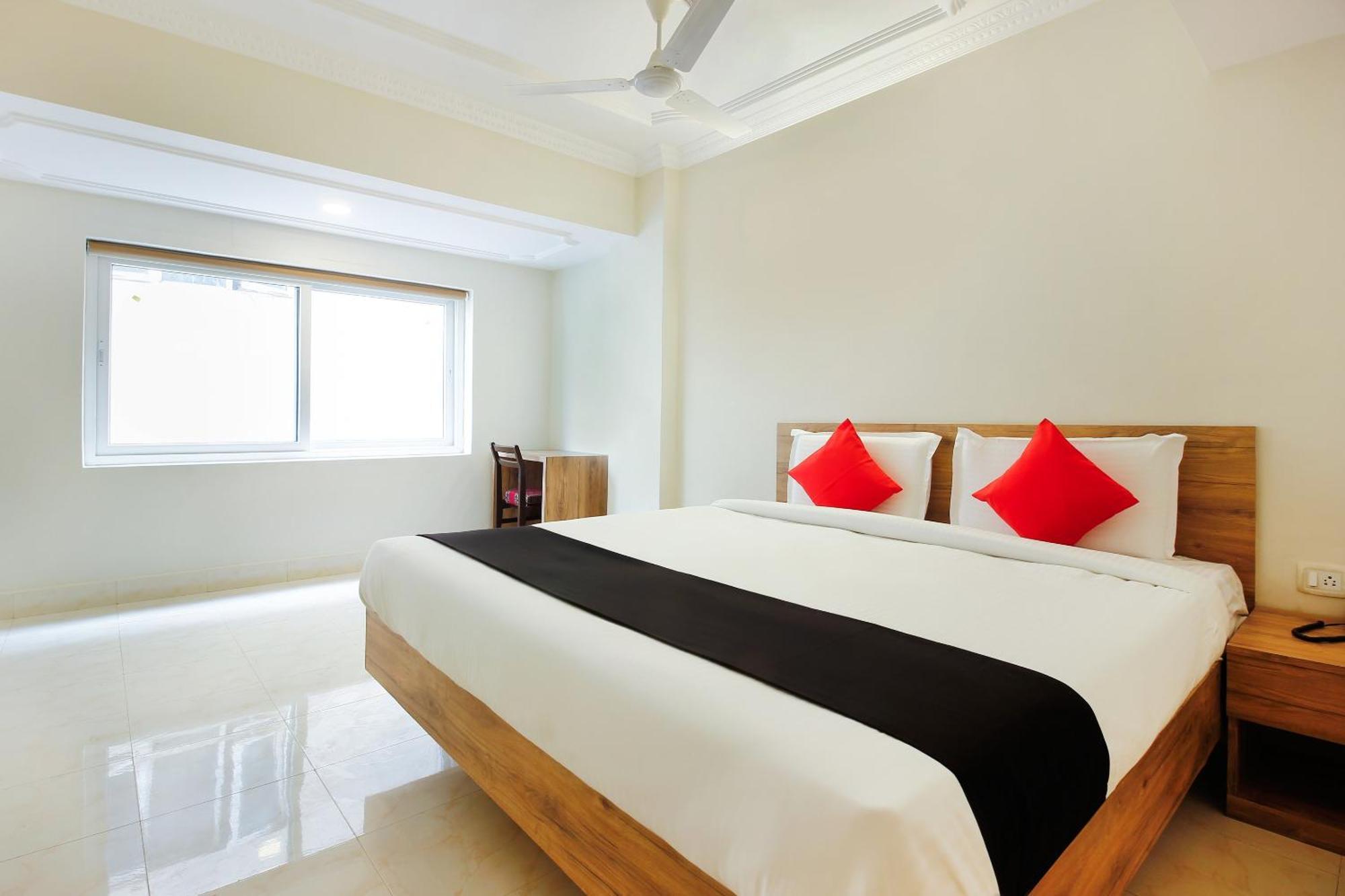Capital O Sri Suprabhat Grand Near Kachiguda Railway Station Hyderabad Exterior photo