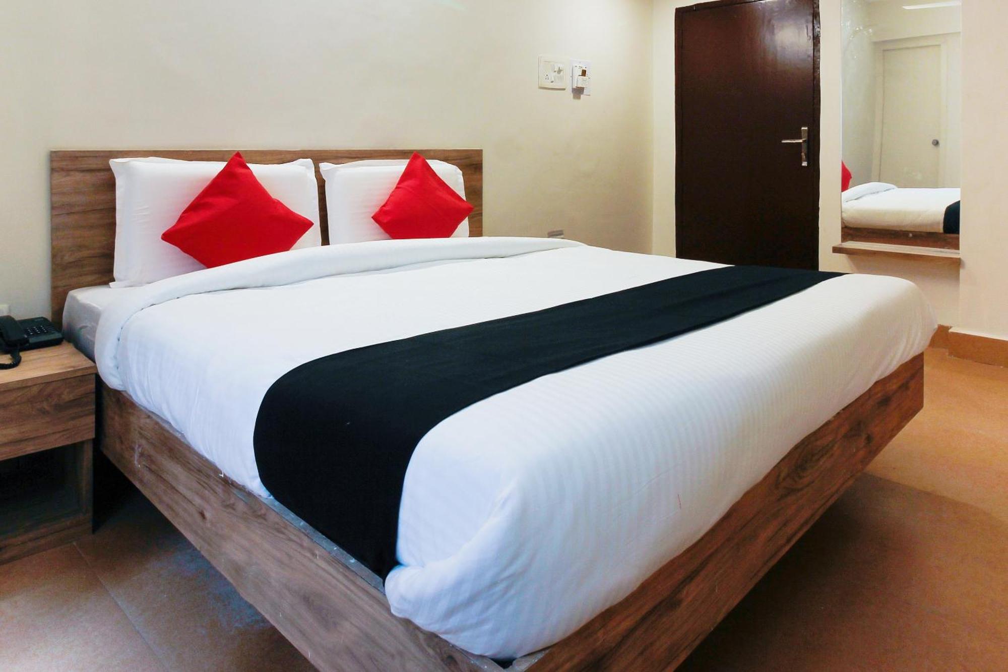 Capital O Sri Suprabhat Grand Near Kachiguda Railway Station Hyderabad Exterior photo
