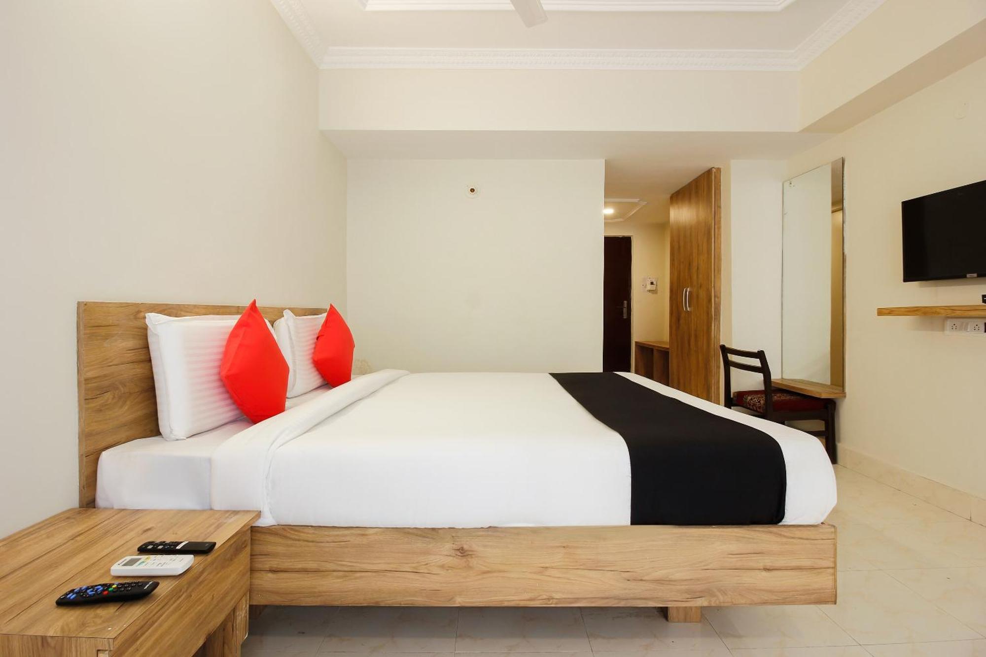 Capital O Sri Suprabhat Grand Near Kachiguda Railway Station Hyderabad Exterior photo