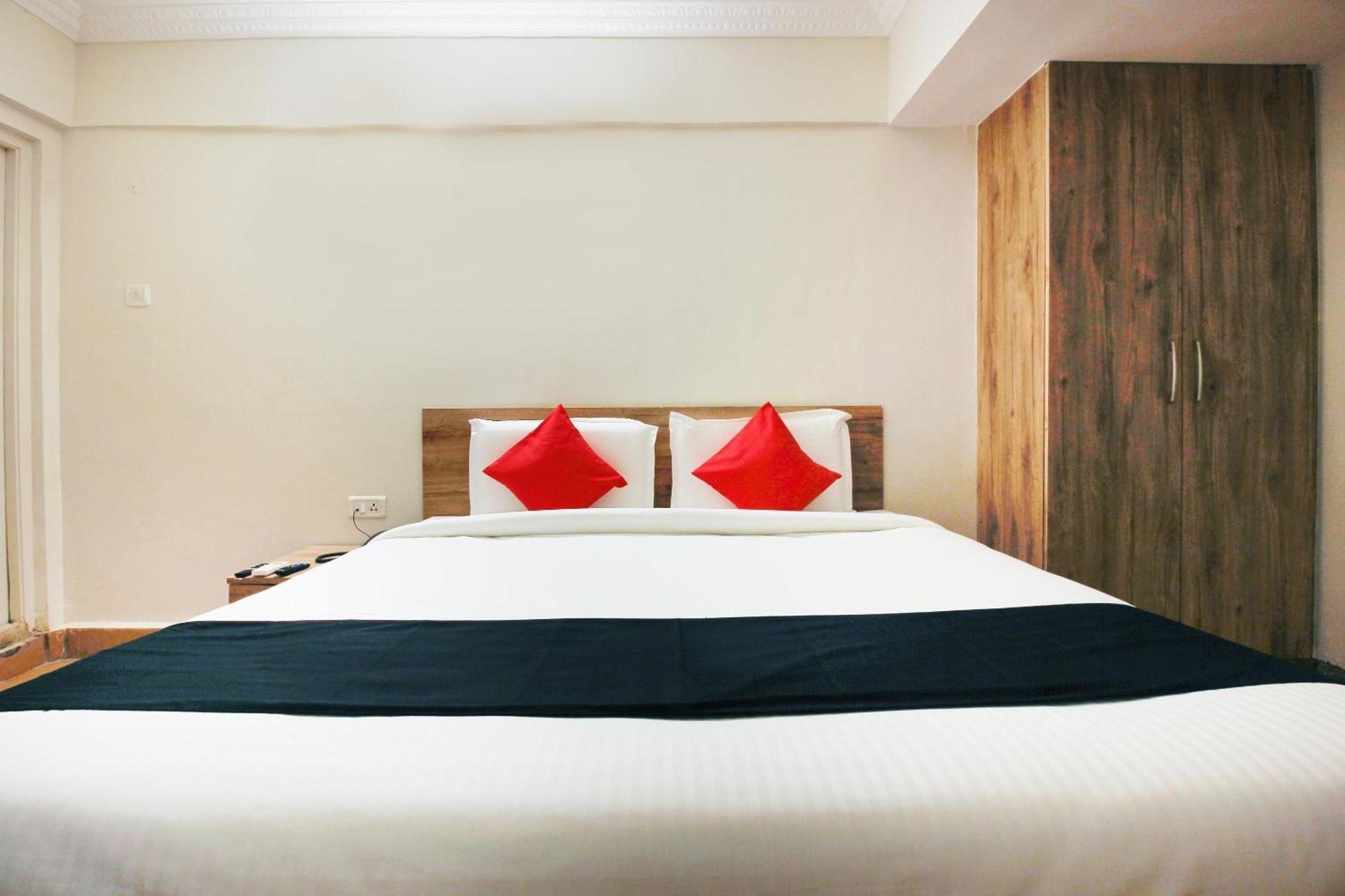 Capital O Sri Suprabhat Grand Near Kachiguda Railway Station Hyderabad Exterior photo